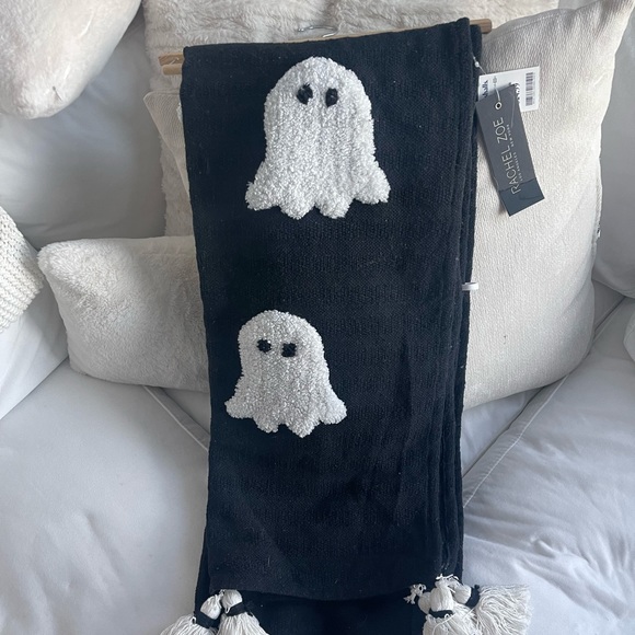 SOLD*** Rachel Zoe black and white ghost blanket - tik tok - Picture 5 of 5